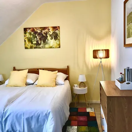 Klein Und Fein Für Nach Dem Wein, Römerstraße Neumagen-Dhron