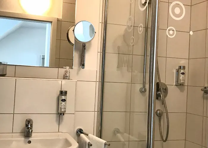 Klein Und Fein Fuer Nach Dem Wein, Roemerstrasse נוימאגן-דרון