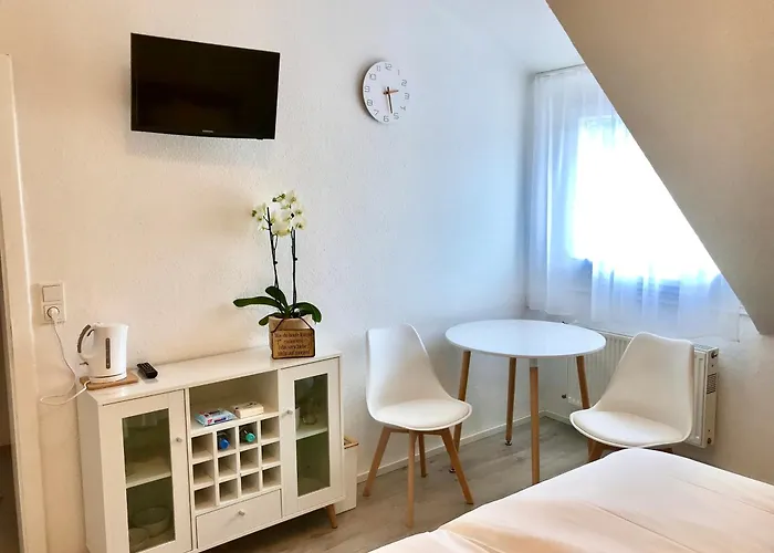 Klein Und Fein Fuer Nach Dem Wein, Roemerstrasse * נוימאגן-דרון