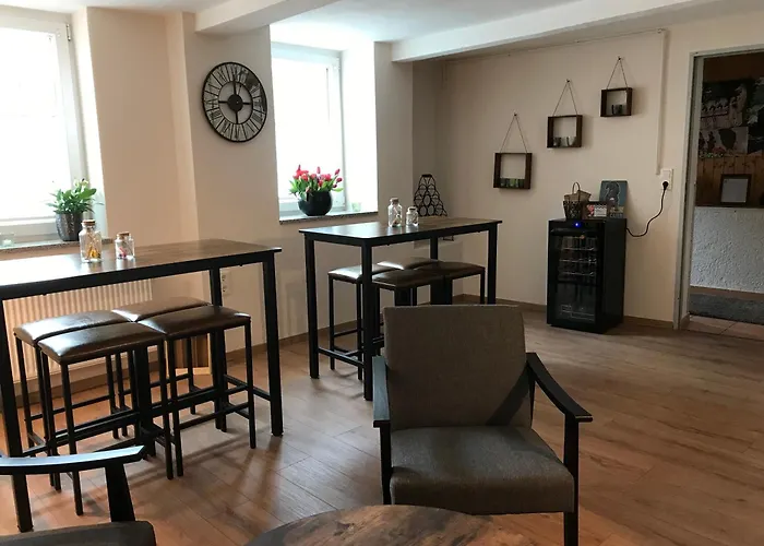 Klein Und Fein Fuer Nach Dem Wein, Roemerstrasse נוימאגן-דרון