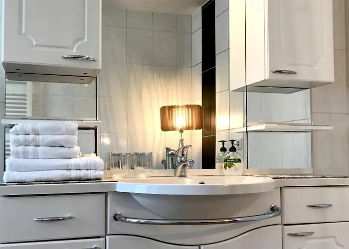 Klein Und Fein Fuer Nach Dem Wein, Roemerstrasse נוימאגן-דרון